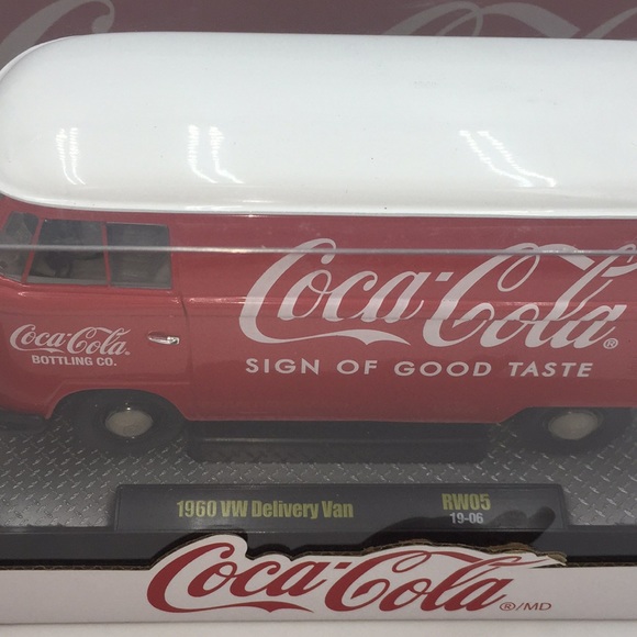 Coca-Cola Bottling 1960 VW Delivery Van Die Cast 1:24 Scale Limited Edition New - Picture 2 of 12